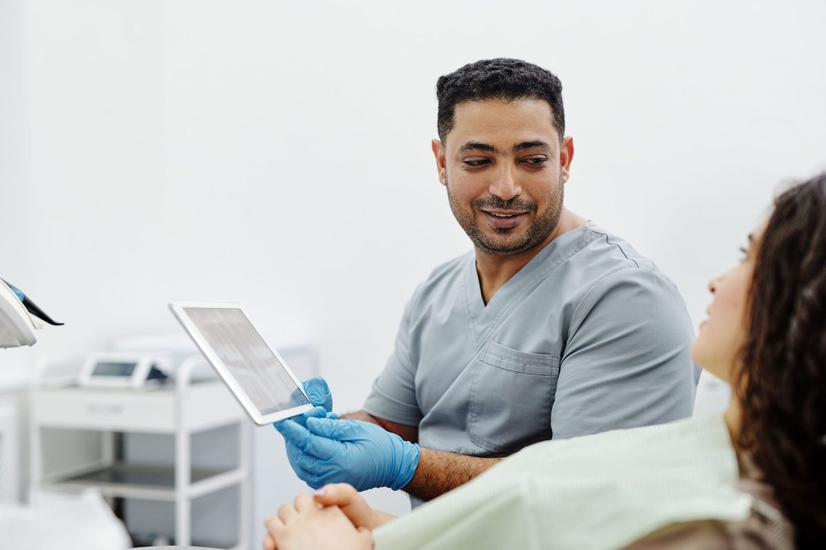 Choosing a Seoul aesthetic clinic — physician conducting a personalized consultation